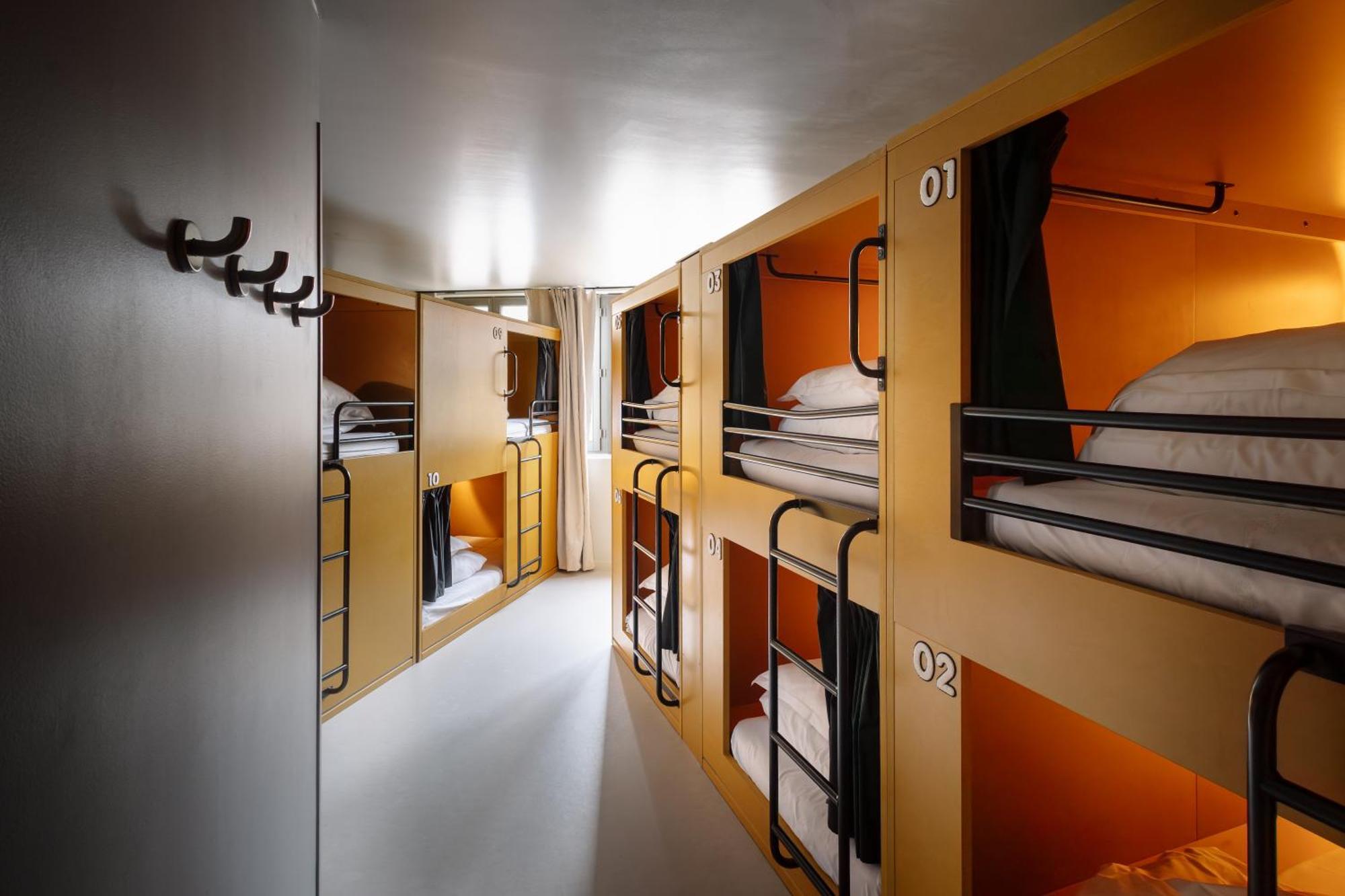 Bed 8-Bed Female Dormitory Room