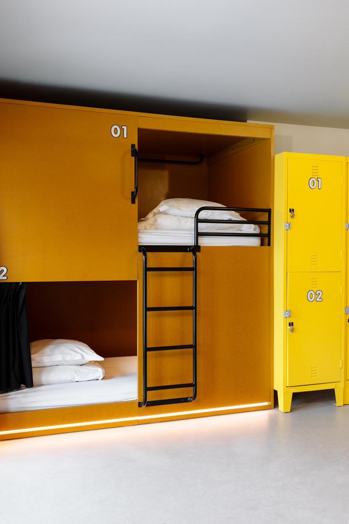 Bed 16-Bed Mixed Dormitory Room