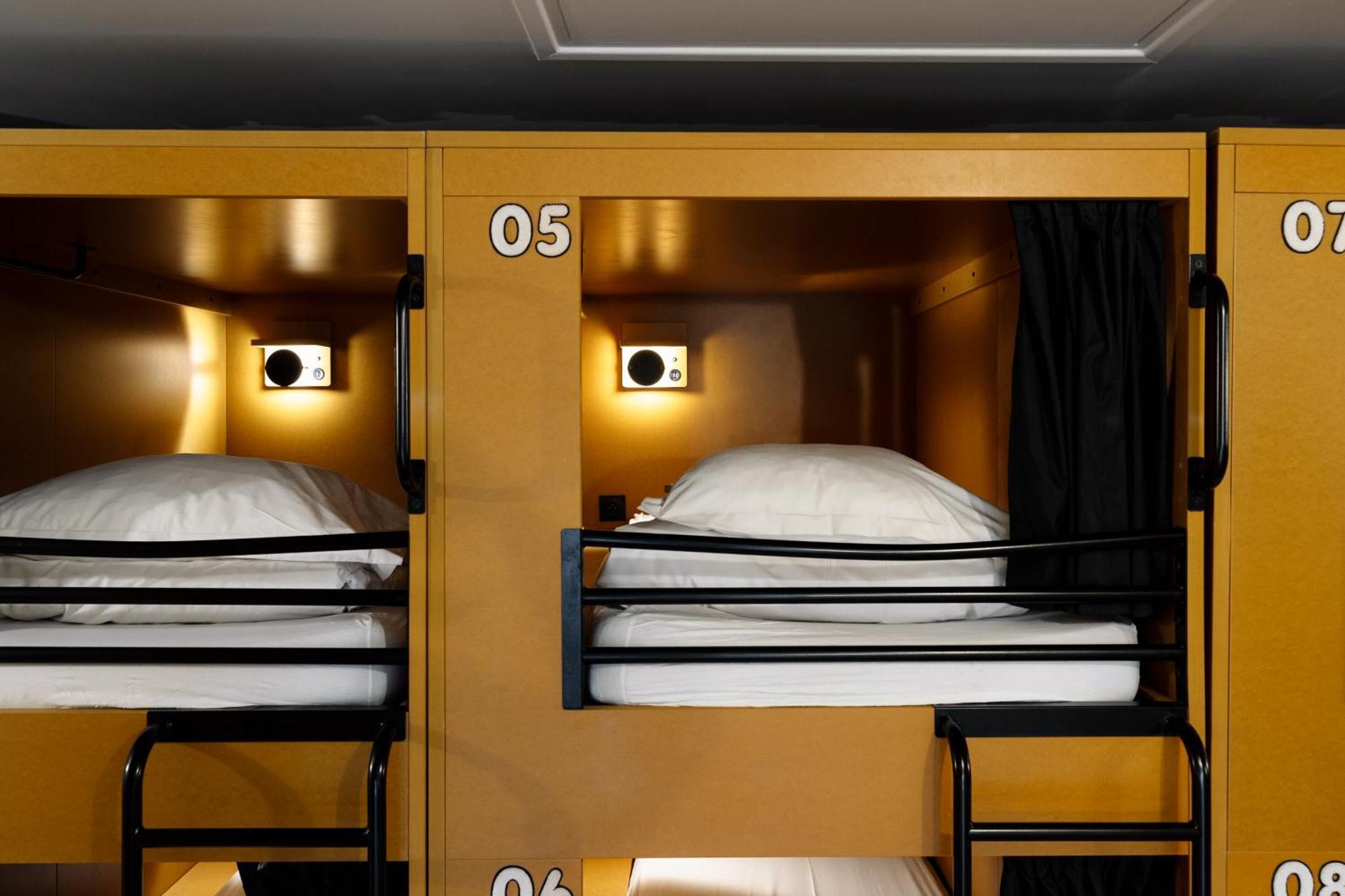 Bed 16-Bed Mixed Dormitory Room