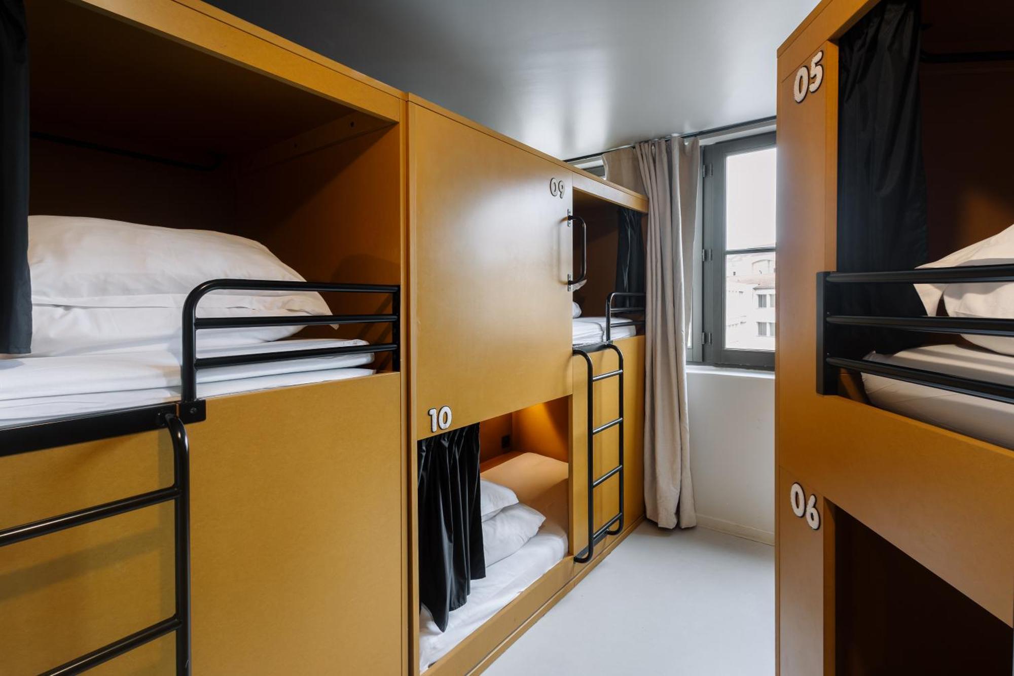 Bed 8-Bed Female Dormitory Room