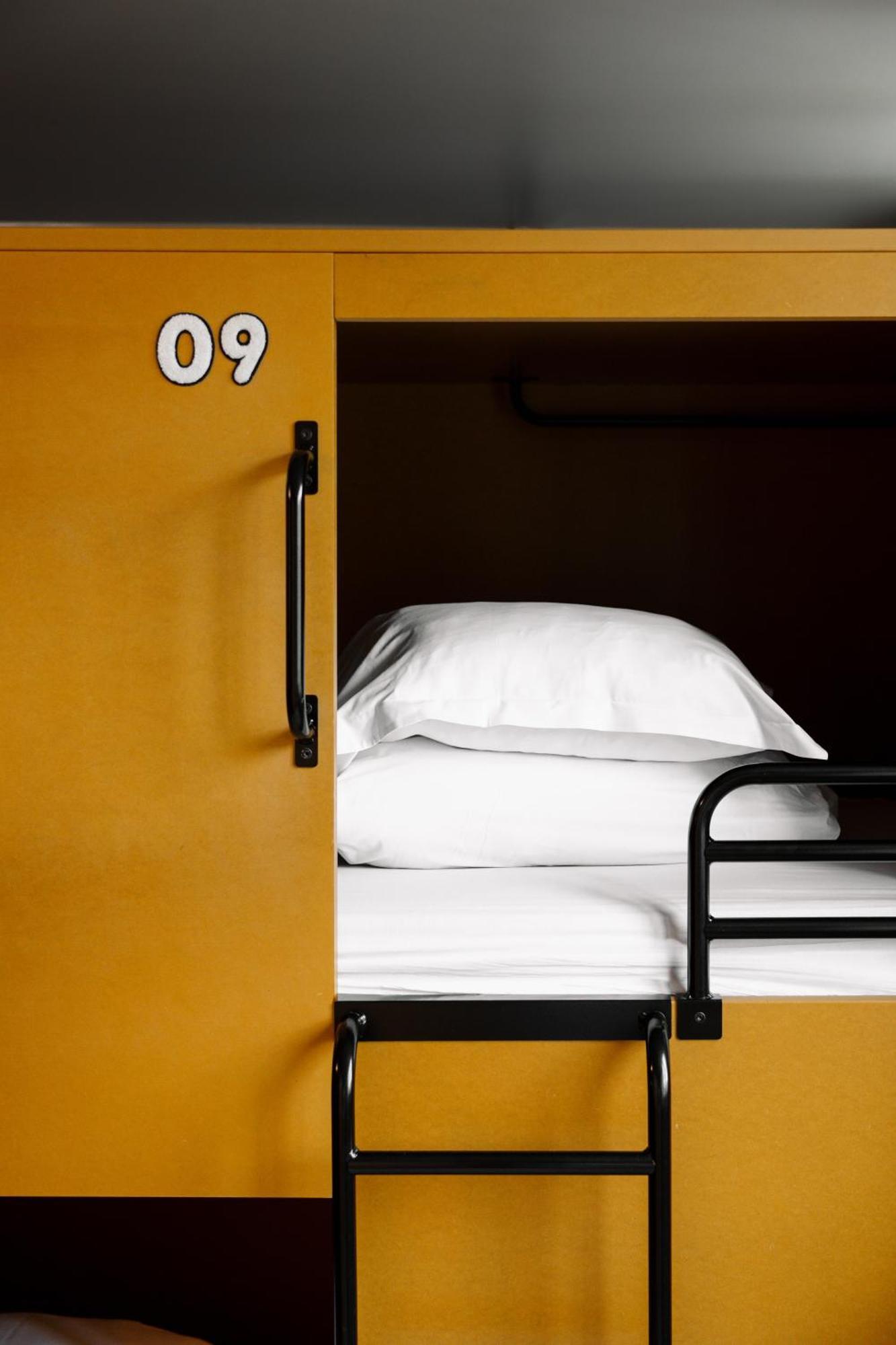 Bed 8-Bed Female Dormitory Room