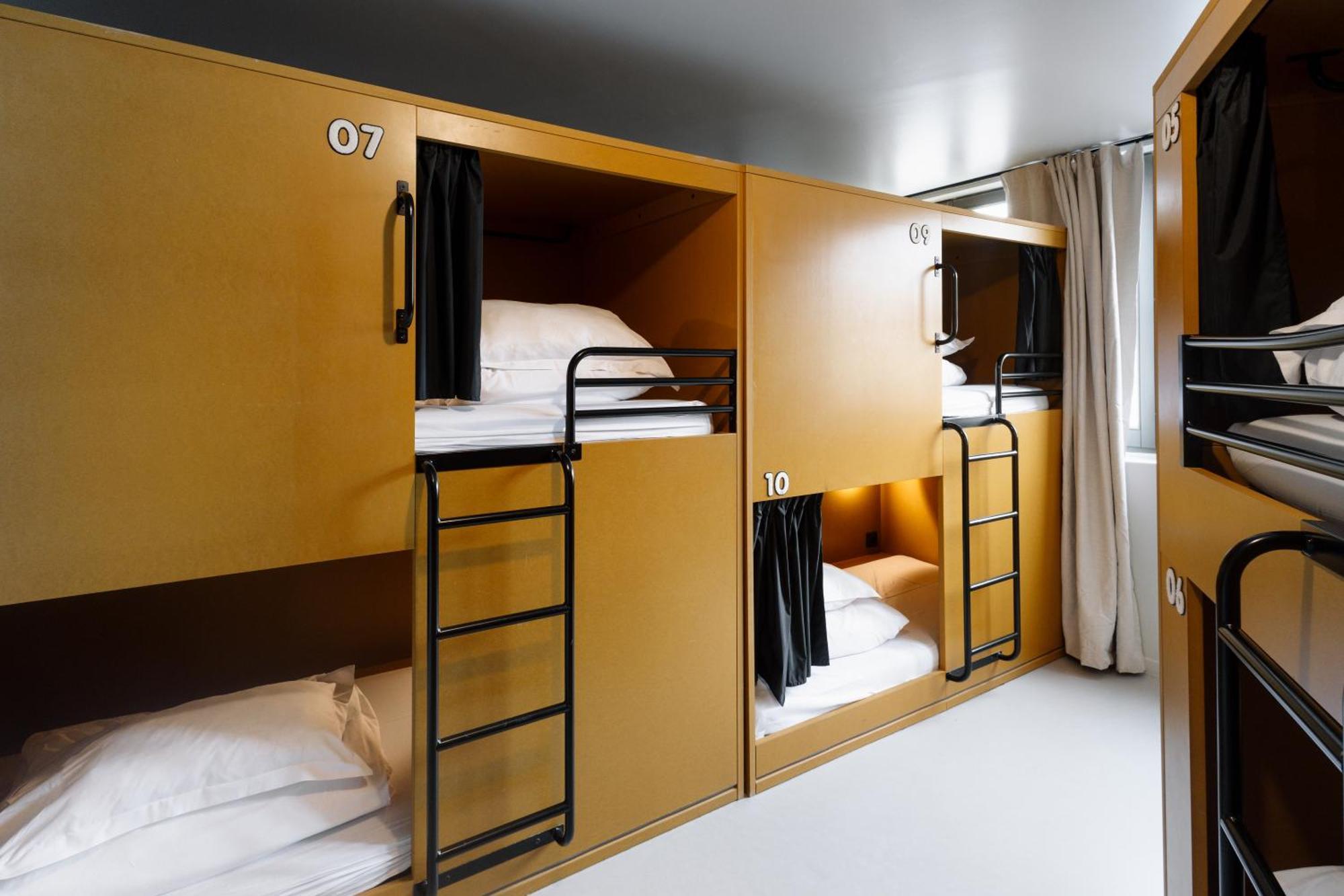 Bed 8-Bed Female Dormitory Room